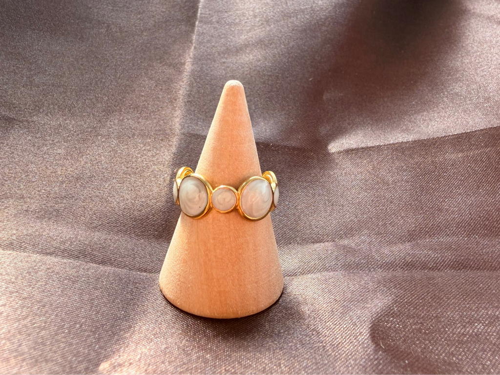 Anillo Elegante  Blanco y Redondo
