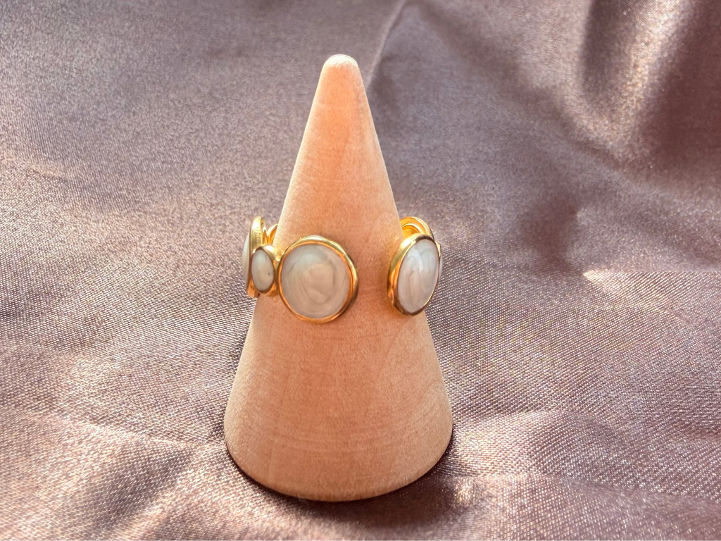 Anillo Elegante  Blanco y Redondo