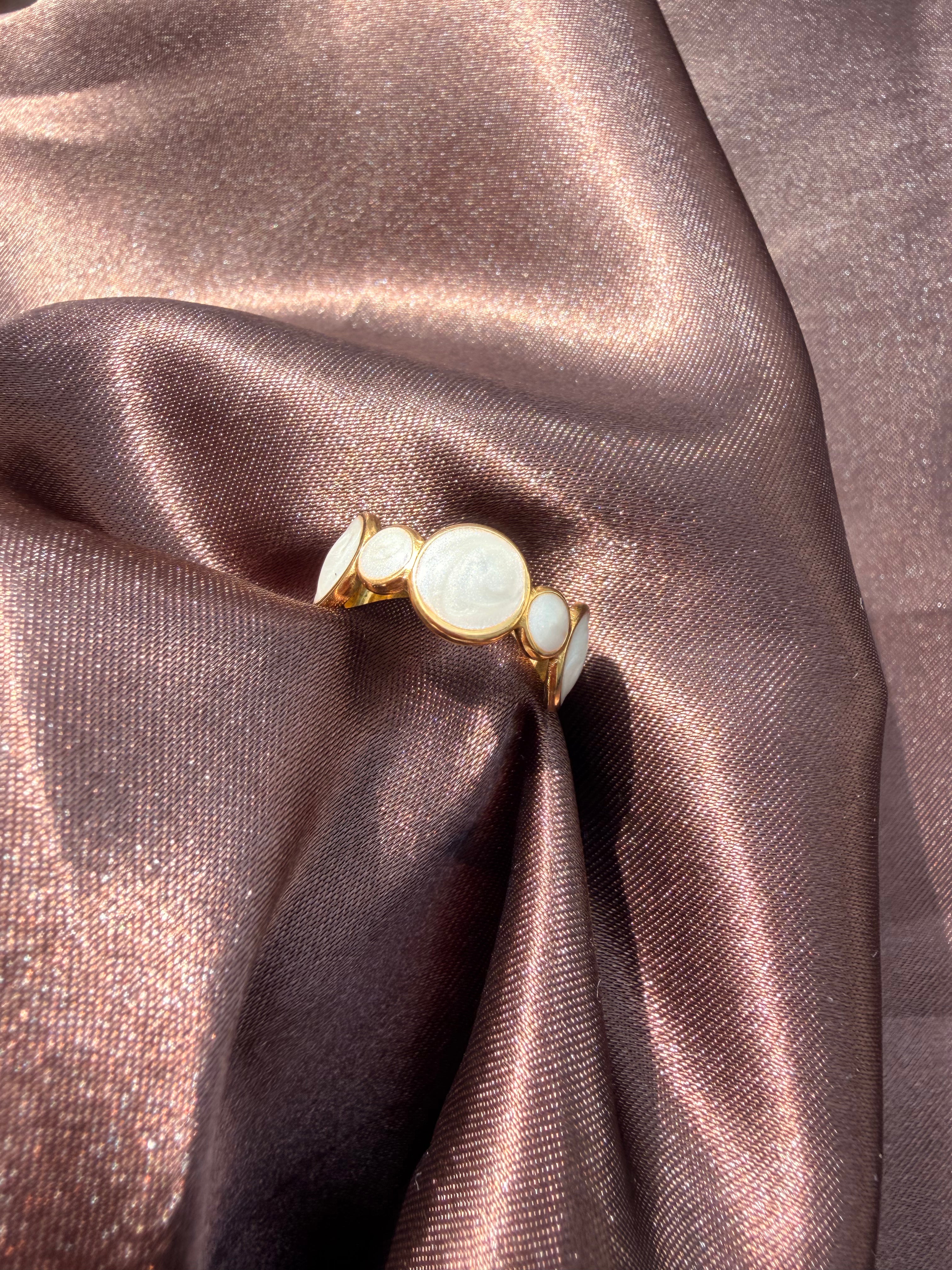 Anillo Elegante  Blanco y Redondo