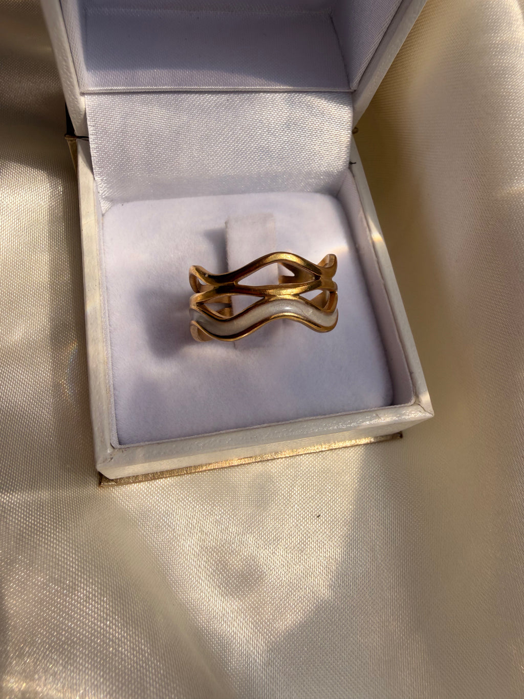 Anillo Elegante Onda Blanca