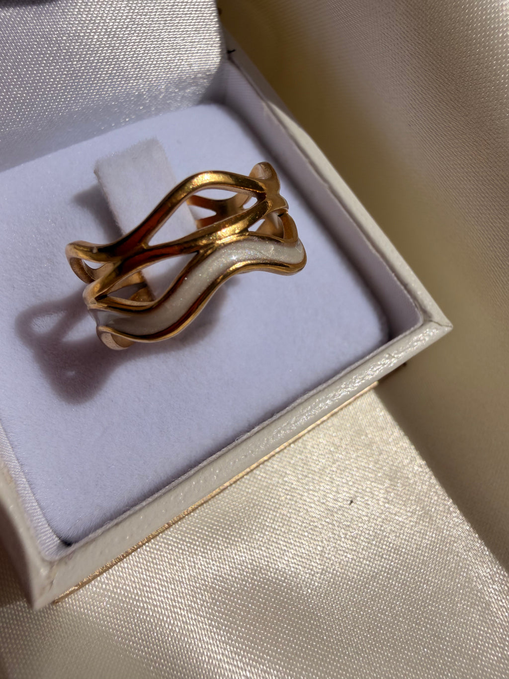 Anillo Elegante Onda Blanca