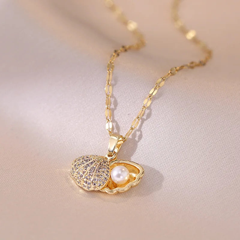 Shell necklace with pearl in stainless steel