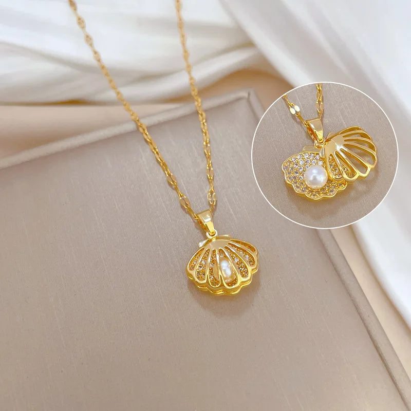 Shell necklace with pearl in stainless steel